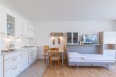 Wohnzimmer mit 1 Klappbett im Schrank