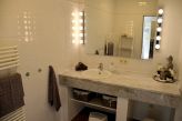 Bad mit Dusche und WC