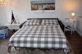 Das Sofa im Wohnzimmer kann als Schlafsofa genutzt werden