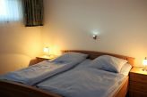 Schlafzimmer mit Doppelbett