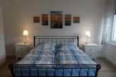 Schlafzimmer mit Doppelbett