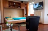 Schrankbett im Wohnzimmer