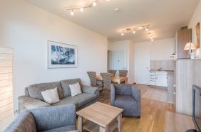 Wohnzimmer mit Sofa
