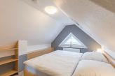 Schlafzimmer im Obergeschoss mit Doppelbett und 2 Einzelnen Matratzen