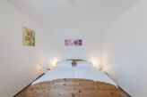 Schlafzimmer mit Doppelbett