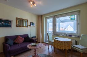 Wohnzimmer mit Sofa