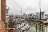 Balkon mit Blick in die City Marina mit den Bootsliegeplätzen