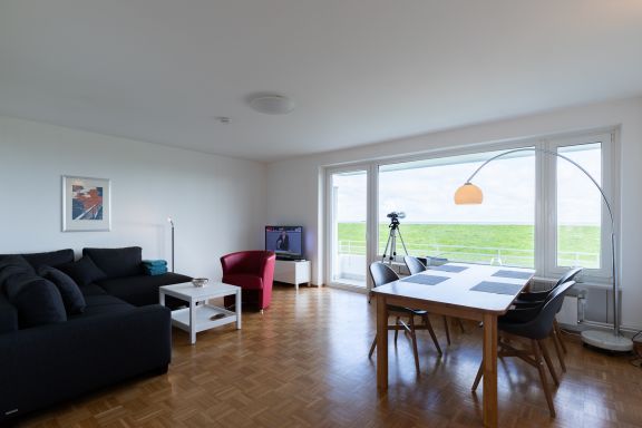 Wohnzimmer mit Blick auf die Elbe