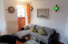 Wohnzimmer mit Sofa