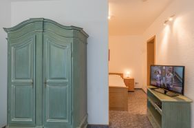 Schlafbereich vom Wohnzimmer aus