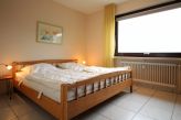 Schlafzimmer mit Doppelbett