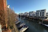 Balkon mit Blick in die City Marina mit den Bootsliegeplätzen