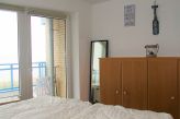 Schlafzimmer mit Zugang zum Balkon